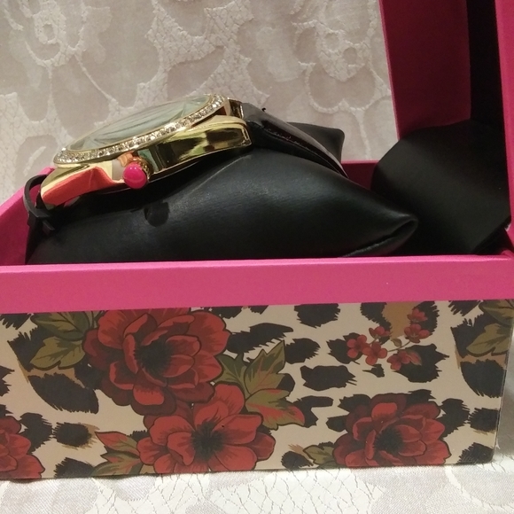 Betsey Johnson Betsey Time Pretty Pooch Watch - Picture 5 of 6